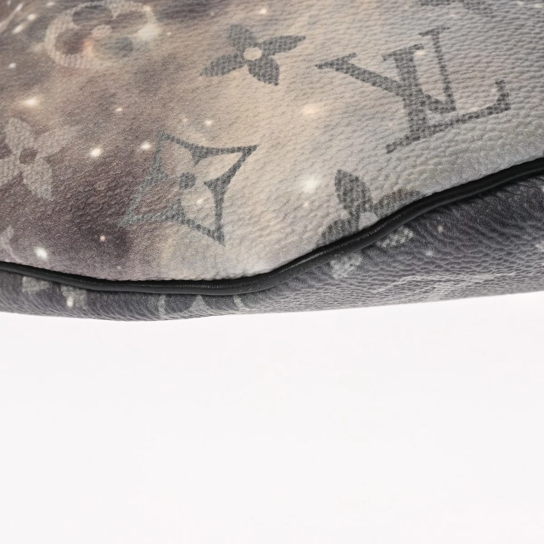 LOUIS VUITTON DISCOVERY BUM BAG MONOGRAM MONOGRAM CANVAS - 4