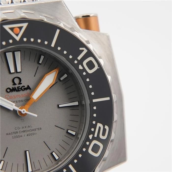OMEGA SEAMASTER TITANIUM WATCH - 4