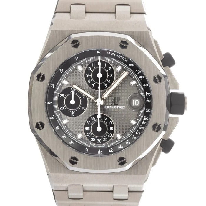 AUDEMARS PIGUET ROYAL OAK CHRONOGRAPH WATCH: AUDEMARS PIGUET Royal Oak Chronograph Watch Brand: AUDEMARS PIGUET Type/Style: Wristwatch Material: Case Material Titanium, Band Material Titanium Color: Case Color Silver, Dial color Gray, Band
