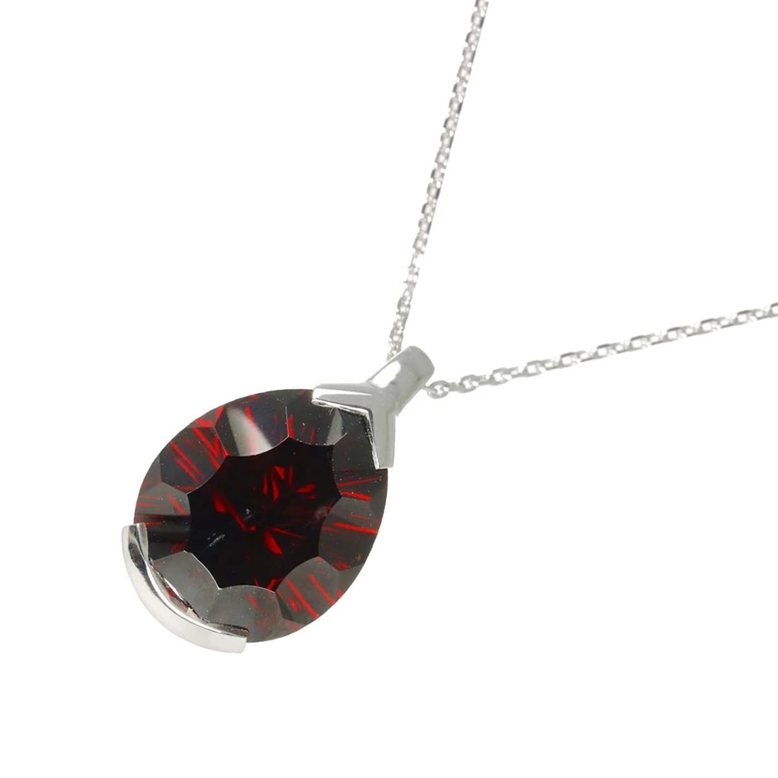 TASAKI GARNET NECKLACE 18K WG 750: TASAKI Garnet Necklace 18K WG 750 Brand: TASAKI Type/Style: Necklace Material: 750White Gold, Main Stone/Creation Garnet Color: White Gold Size: internal circumference of the chain: 21.7inch(Adjustabl
