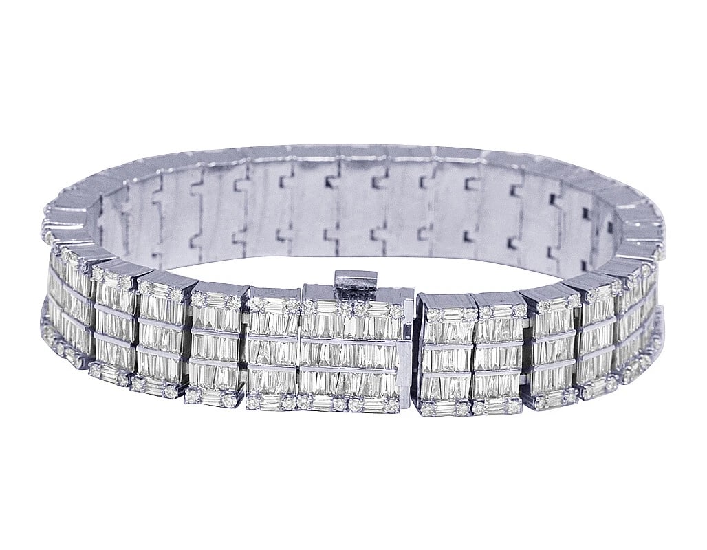 10K WHITE GOLD EMERALD DIAMOND BRACELET: 10k White Gold Emerald Diamond Bracelet Brand: none Type/Style: Bracelet Material: 10K , White Gold, Main Stone/Creation White Color: Natural Size: Length 8 in Width 15mm Accessories: None