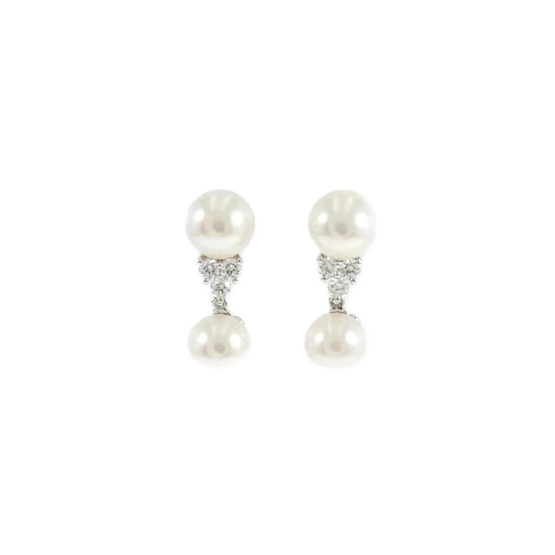TIFFANY&CO. AKOYA PEARL PIERCE: TIFFANY&Co. Akoya Pearl Pierce Brand: TIFFANY&Co. Type/Style: TIFFANY&Co. Pierce/Earring Material: Platinum950, Main Stone/Creation Akoya PearlSecondary Stone diamond Color: Silver Size: Actual Size