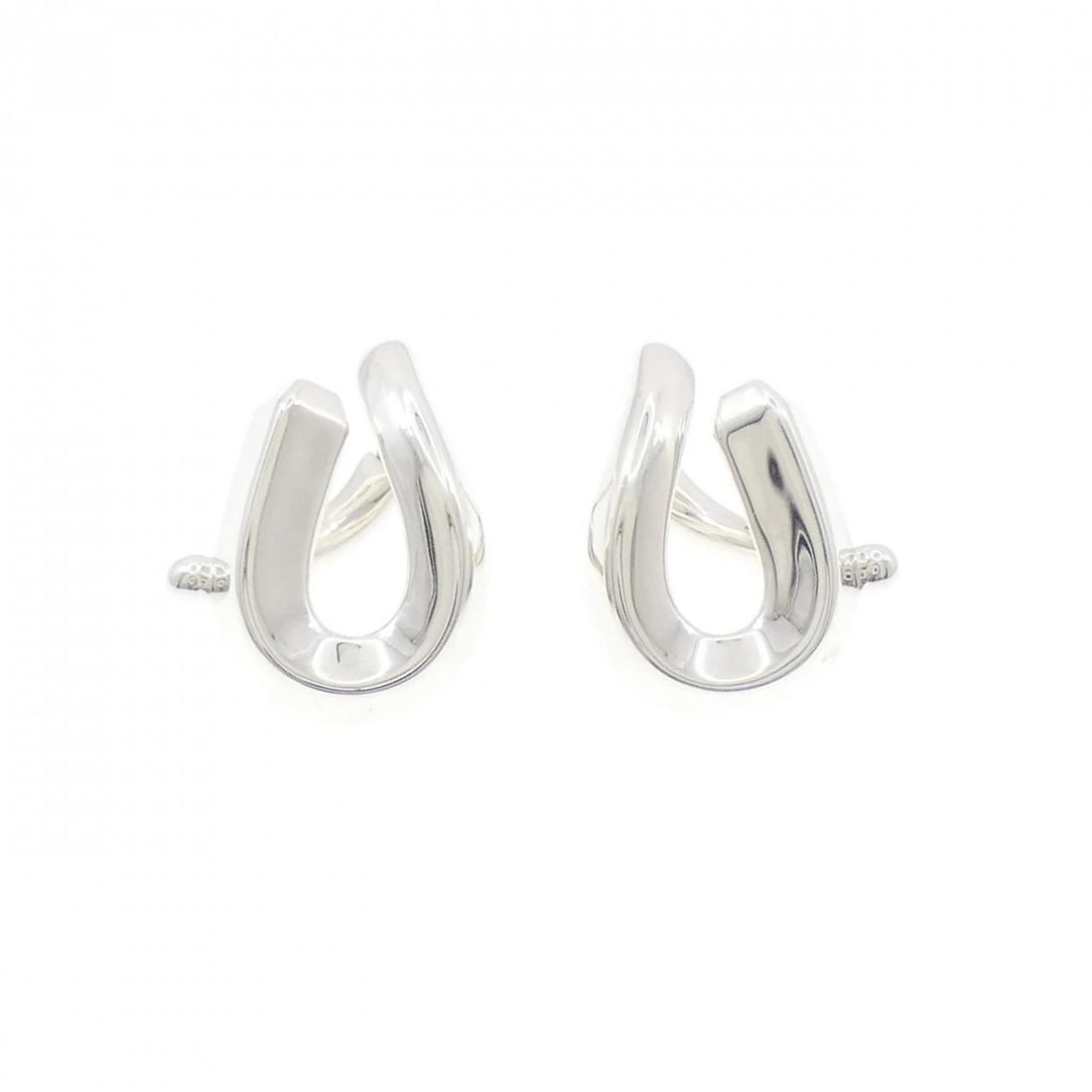 TIFFANY & CO. FORGED SINGLE LINK PIERCE: TIFFANY & Co. Forged Single Link Pierce Brand: TIFFANY&Co. Type/Style: TIFFANY&Co. Pierce/Earring Material: 925Silver, Color: Silver Size: Actual Size Approx. height x width: 20.6mm x 15.2mm