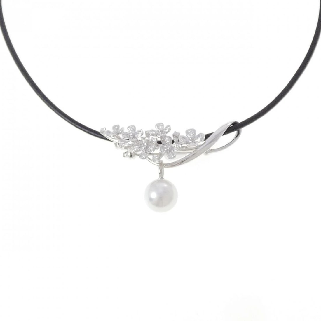 MIKIMOTO WHITE BUTTERFLY PEARL NECKLACE: Mikimoto White Butterfly Pearl Necklace Brand: MIKIMOTO Type/Style: Mikimoto Necklace Material: K18 white gold, Main Stone/Creation White Butterfly Pearl Secondary Stone Diamond Color: White Gold Size