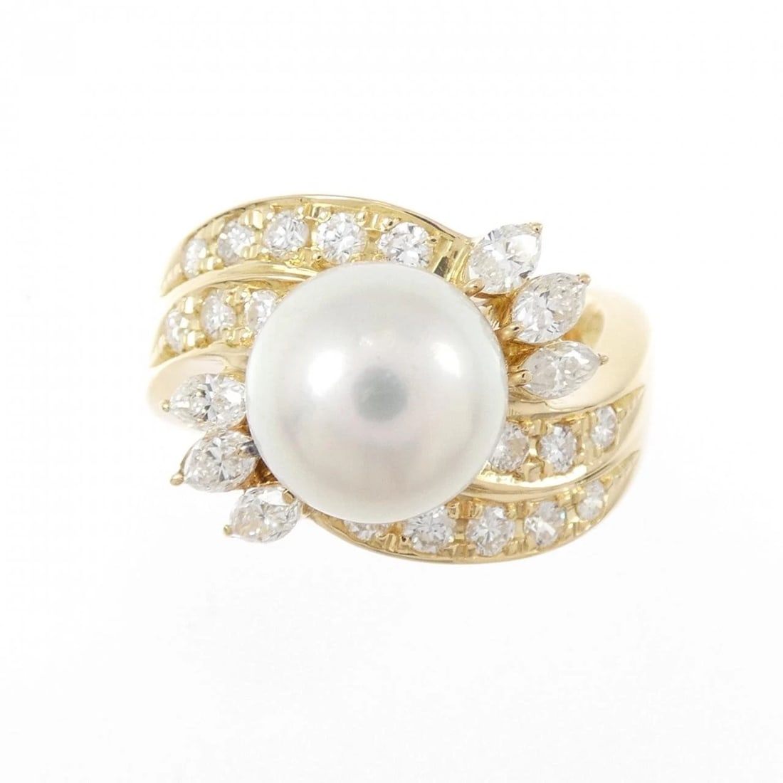 TASAKI AKOYA PEARL RING: Tasaki Akoya Pearl Ring Brand: TASAKI Type/Style: Tasaki Ring Material: K18 yellow gold, Main Stone/Creation Akoya Pearl Secondary Stone Diamond Color: Yellow gold Size: US5 1/4 Accessories: None