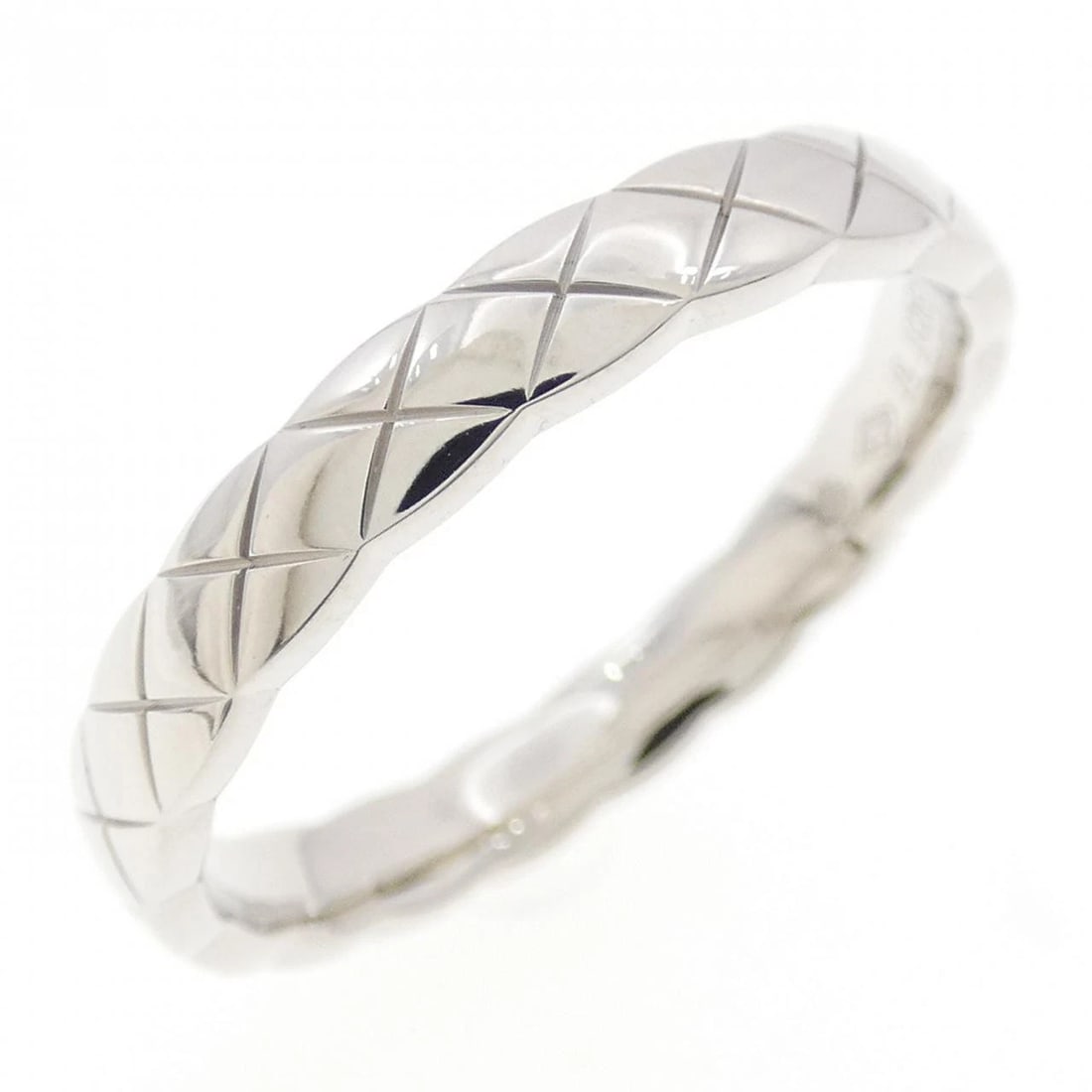CHANEL COCO CRUSH MINI RING: Chanel Coco Crush Mini Ring Brand: CHANEL Type/Style: Chanel Ring Material: 750 white gold, Color: White Gold Size: US8(57) Accessories: None Accessories Notice: When purchasing pre-owned goods,