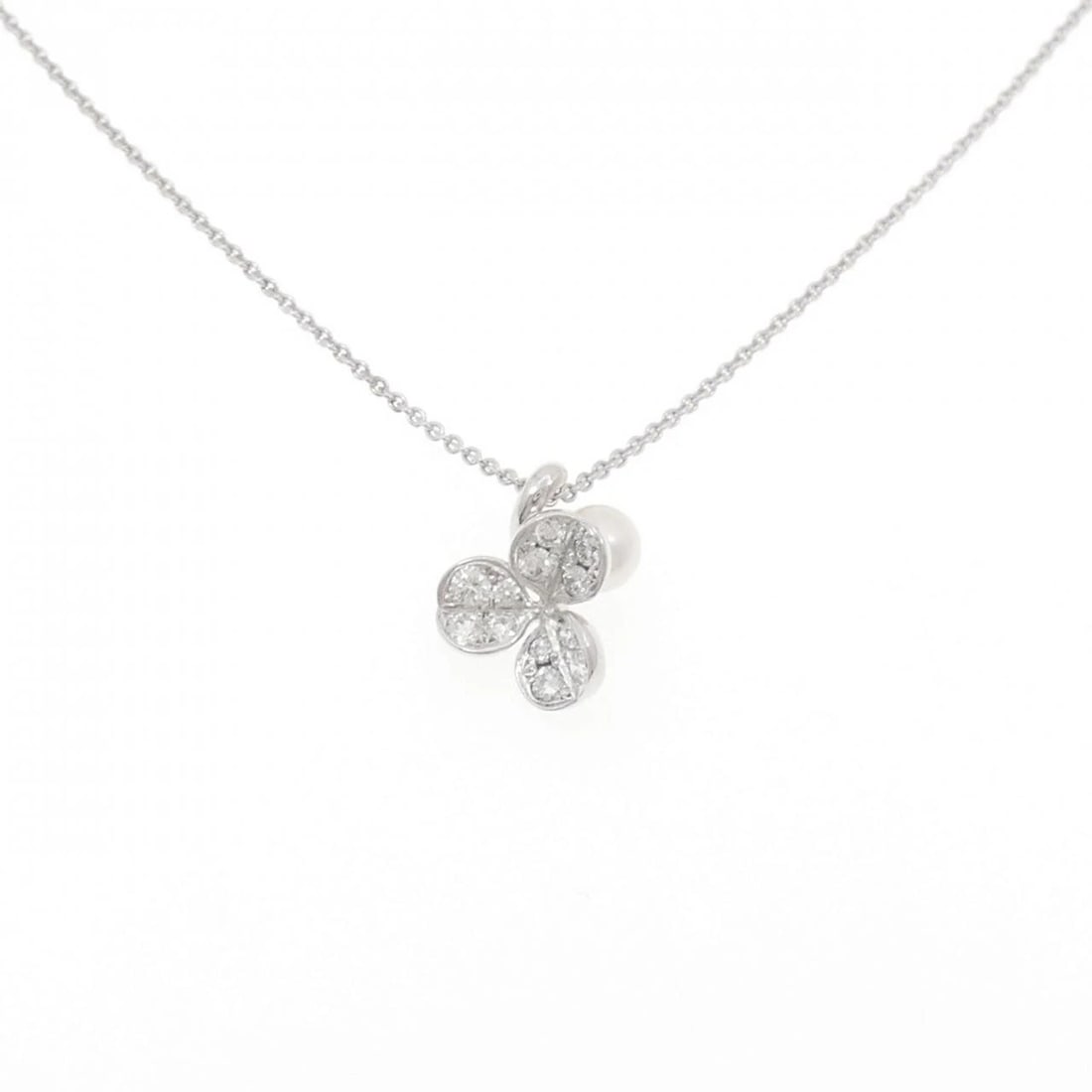 MIKIMOTO AKOYA PEARL NECKLACE: Mikimoto Akoya Pearl Necklace Brand: MIKIMOTO Type/Style: Mikimoto Necklace Material: K18 white gold, Main Stone/Creation Akoya Pearl Secondary Stone diamond Color: White Gold Size: 50cmActual Size Pe
