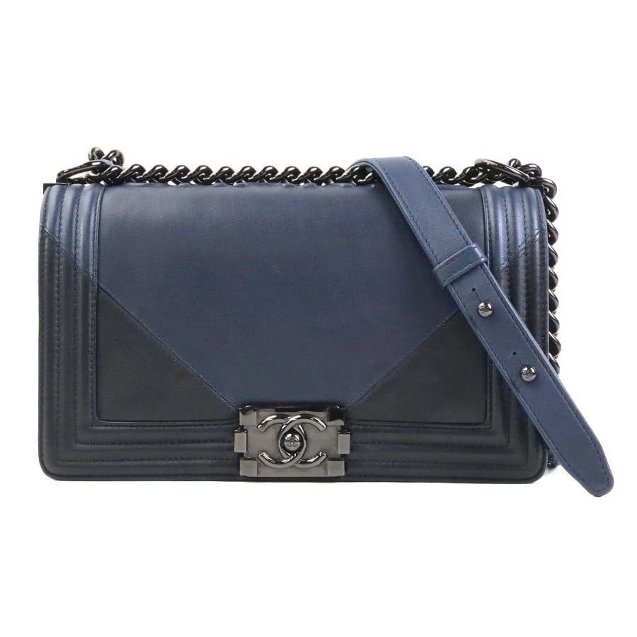 CHANEL BOY BAG CHAIN SHOULDER BAG NAVY/BLACK LEATHER: CHANEL Boy Bag Chain Shoulder Bag Navy/Black Leather Brand: CHANEL Type/Style: Shoulder Bag Material: Leather x Metal Color: Navy / Black Size: Size [inch] (Bottom)W:9.8inx H:5.7inx D:3.0in Size [cm] 
