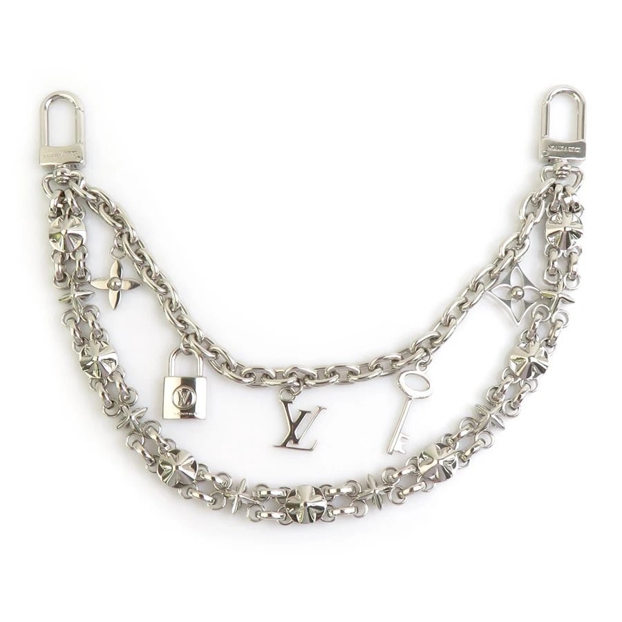 LOUIS VUITTON MY FLOWER CHAIN BAG CHARM: LOUIS VUITTON My Flower Chain Bag Charm Brand: LOUIS VUITTON Type/Style: charm Material: Metal Color: Silver Size: Size [inch] Chain Length:13.8in Size [cm] Chain Length:35cm Accessories: None