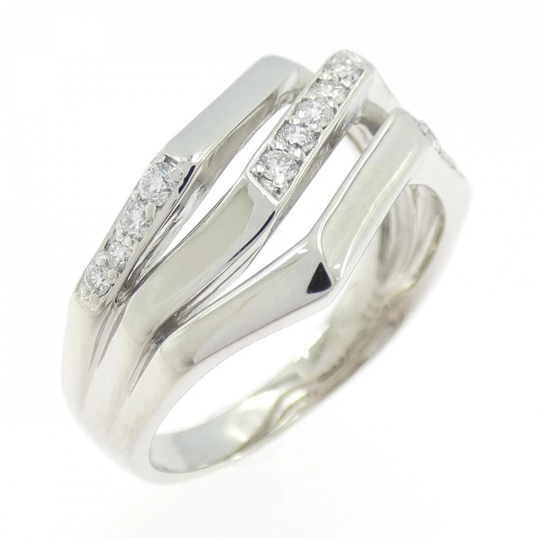 PT900 DIAMOND RING: PT900 Diamond Ring Brand: Unbranded Type/Style: Diamond Ring Material: Platinum900, Main Stone/Creation Natural Color: Platinum Size: US 7 1/4 Accessories: None Accessories Notice: When purchasing