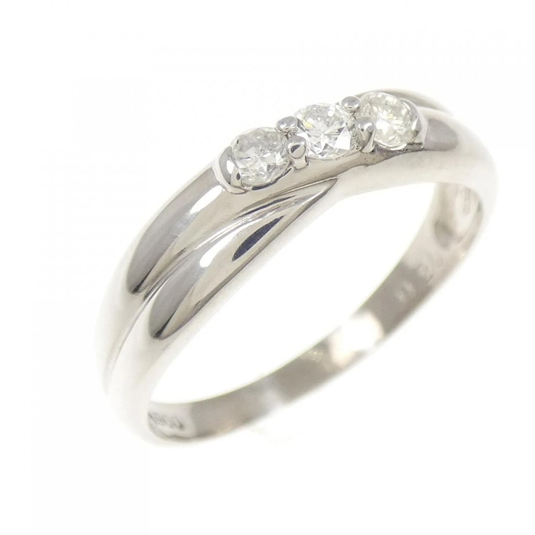PT900 DIAMOND RING: PT900 Diamond Ring Brand: Unbranded Type/Style: Diamond Ring Material: Platinum900, Main Stone/Creation Natural Color: Platinum Size: US 7 Accessories: None Accessories Notice: When purchasing