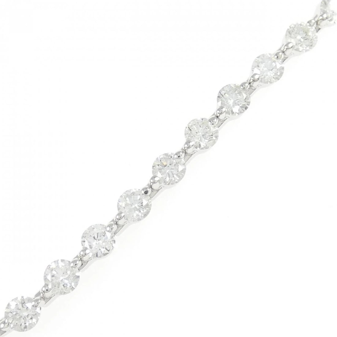 K18WG DIAMOND BRACELET: K18WG Diamond Bracelet Brand: Unbranded Type/Style: Diamond Bracelet Material: K18WG, Main Stone/Creation NATURAL Color: WHITE GOLG Size: 17.5cm Actual Size Max width approx.: 3.1mm Accessories: N