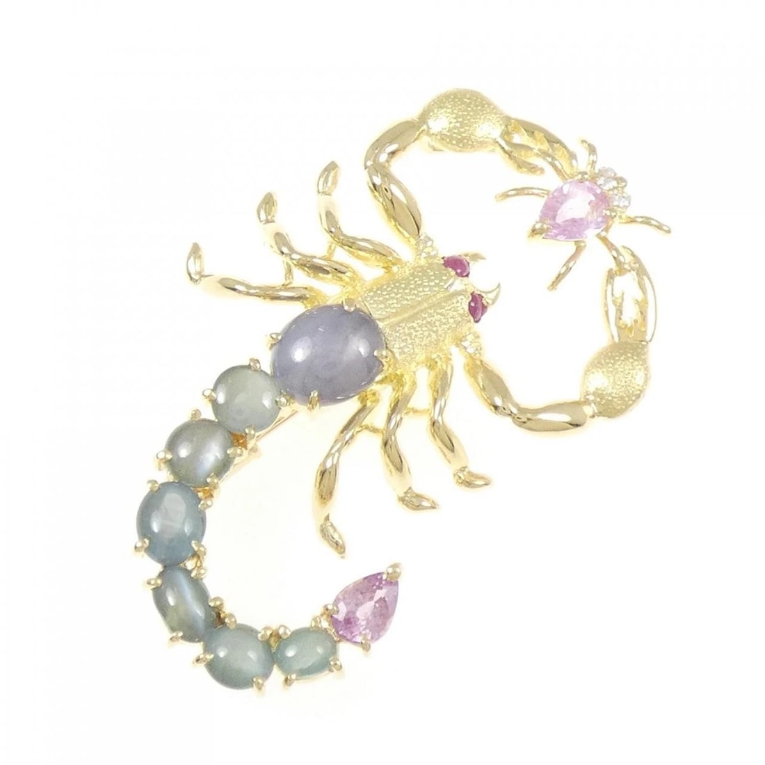 18K YELLOW GOLD SCORPION BROOCH: 18K Yellow Gold Scorpion Brooch Brand: Unbranded Type/Style: Sapphire Pendant/Brooch Material: K18YG, Main Stone/Creation SAPPHIRE Color: YELLOW GOLD Size: Actual Size Approx. height x width: 40.8mm