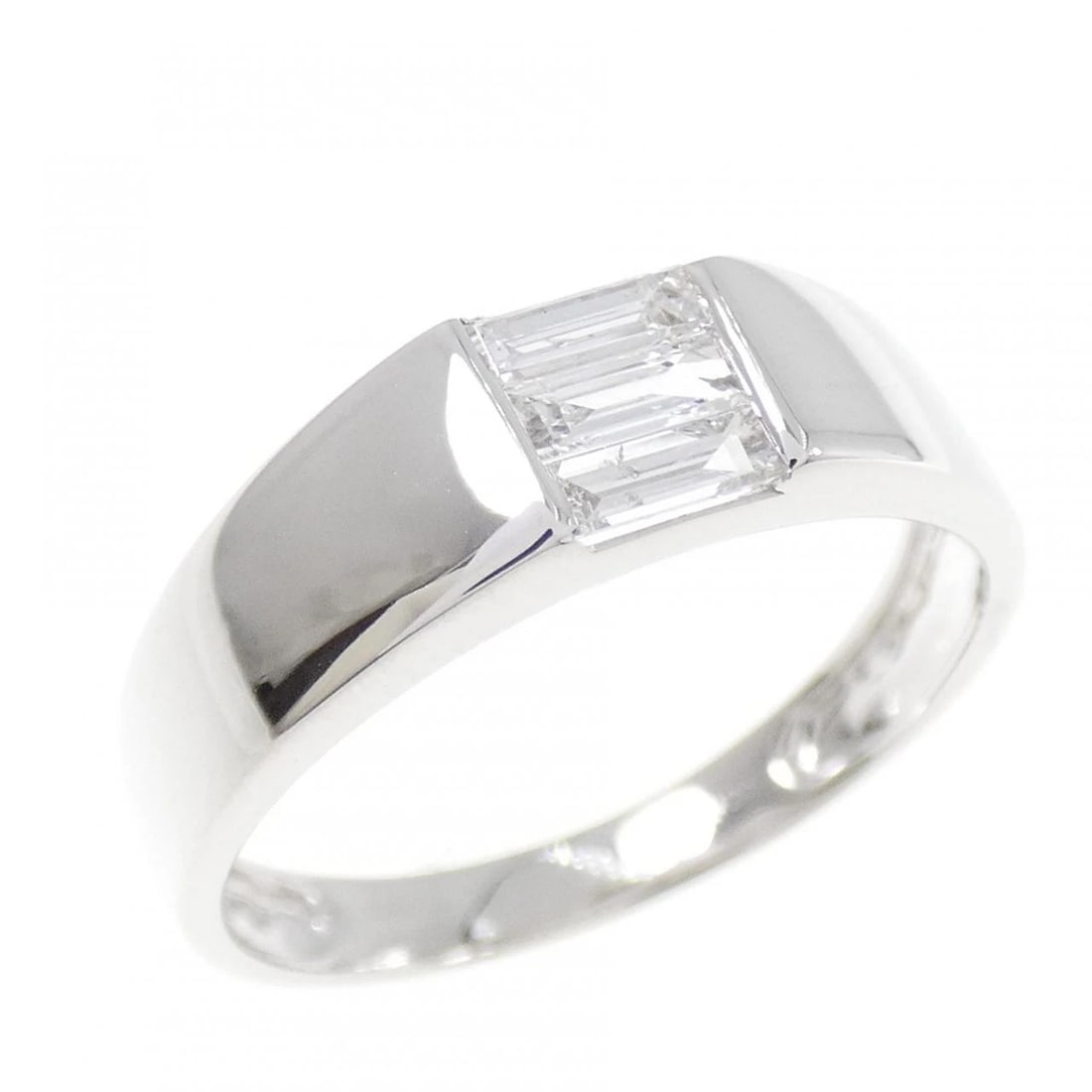 K18WG DIAMOND RING: K18WG Diamond Ring Brand: Unbranded Type/Style: Diamond Ring Material: 18k White Gold, Main Stone/Creation Natural Color: White Gold Size: US 6 1/4 Accessories: None Accessories Notice: When