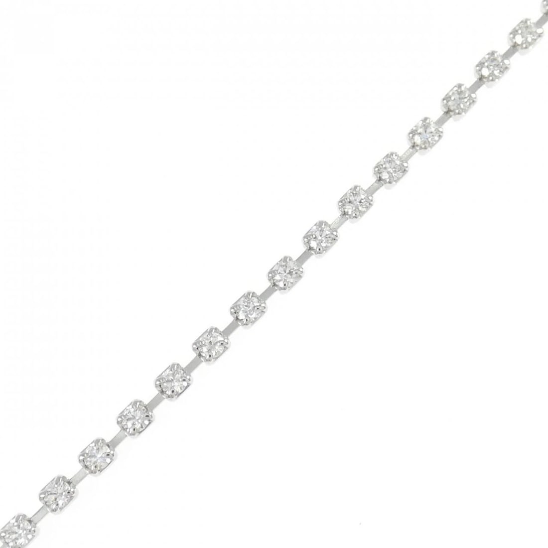K18WG DIAMOND BRACELET: K18WG Diamond Bracelet Brand: Unbranded Type/Style: Diamond Bracelet Material: K18WG, Main Stone/Creation NATURAL Color: WHITE GOLG Size: 18CM Actual Size Max width approx: 1.9mm Accessories: None