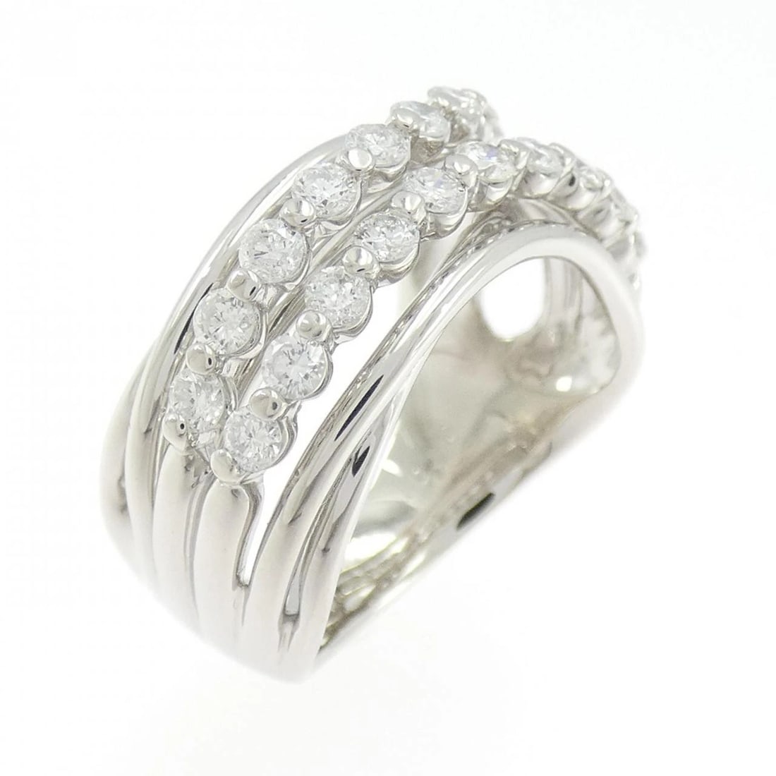 PT900 DIAMOND RING (1 of 3)