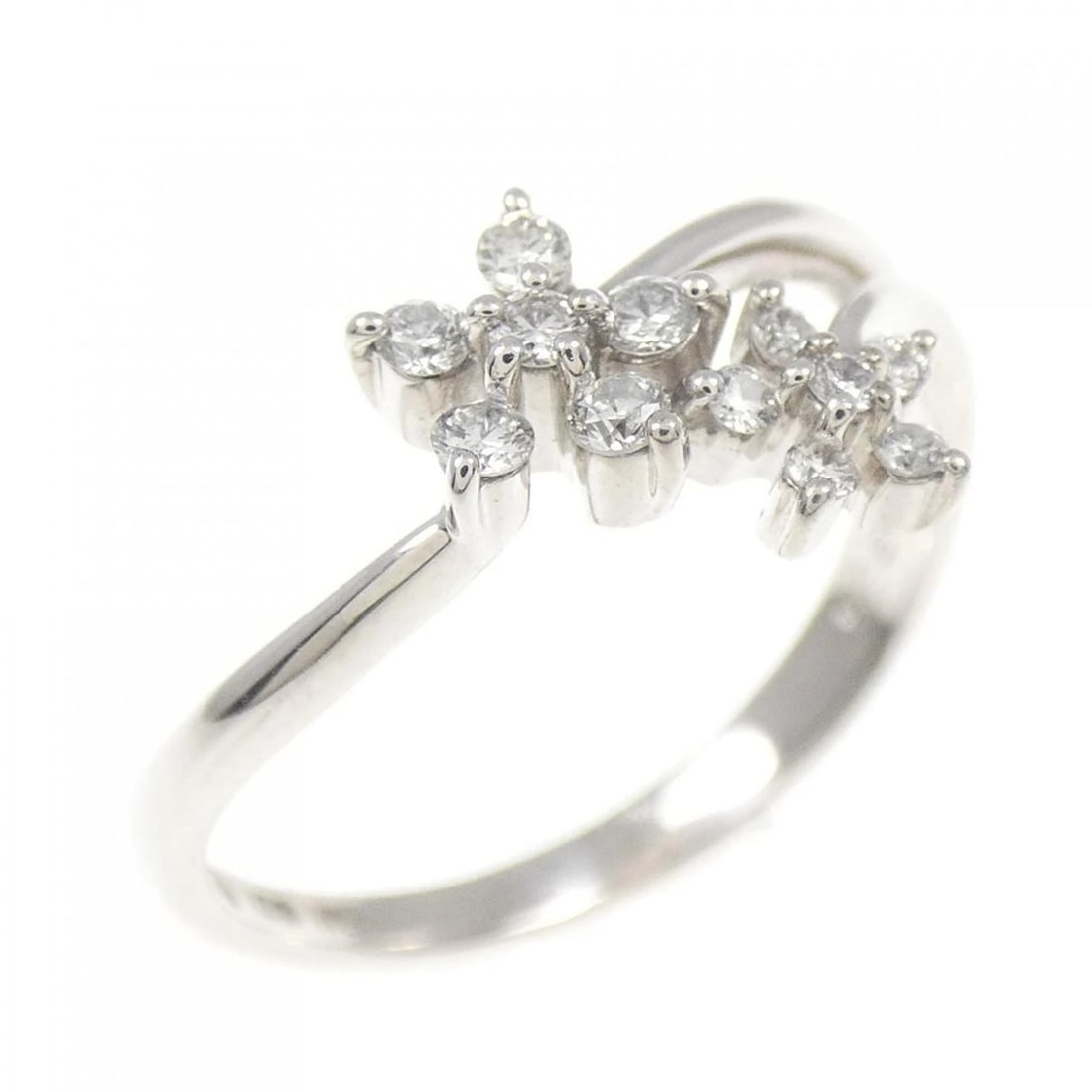 K18WG FLOWER DIAMOND RING: K18WG Flower Diamond Ring Brand: Unbranded Type/Style: Diamond Ring Material: K18WG, Main Stone/Creation Natural Color: White Gold Size: US 6 1/4 Accessories: None Accessories Notice: When purchasing