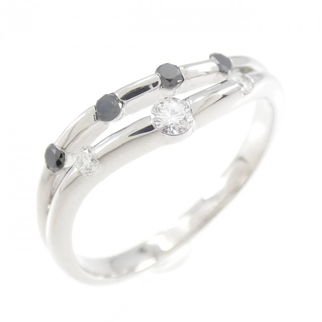 K18WG DIAMOND RING: K18WG Diamond Ring Brand: Unbranded Type/Style: Diamond ring Material: K18WG, Main Stone/Creation NATURAL Color: White Gold Size: US 10 Accessories: None Accessories Notice: When purchasing pre-owned