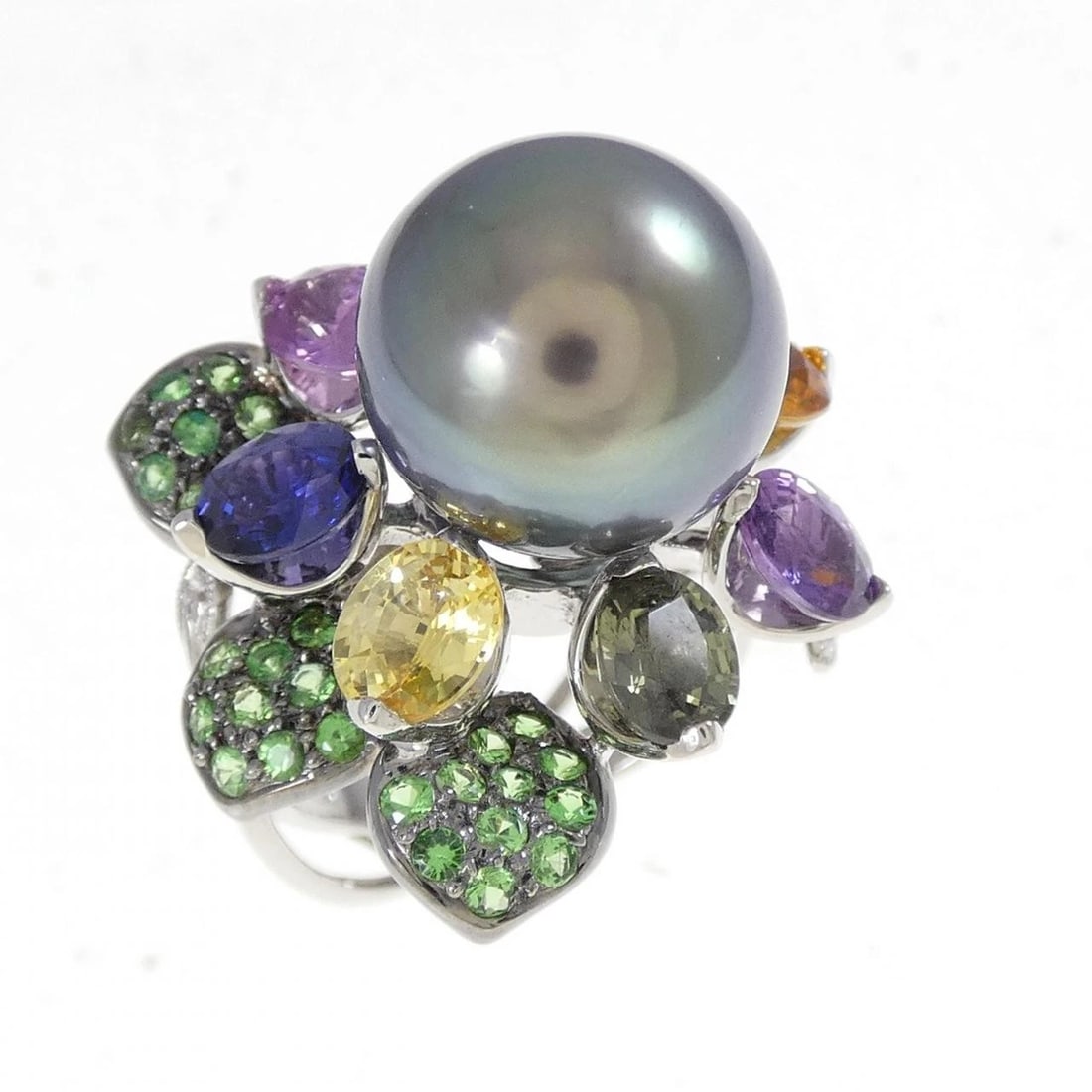 K18WG/K18BG COLOR STONE RING: K18WG/K18BG color stone ring Brand: Unbranded Type/Style: Sapphire Ring Material: K18WG/K18BG, Main Stone/Creation SAPPHIRE Secondary Stone Diamond Color: WG,BG Size: US 6 1/4 Accessories: None