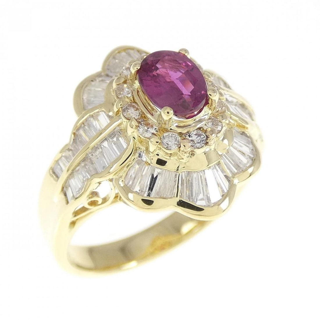 750YG/750WG RUBY RING: 750YG/750WG Ruby Ring Brand: Unbranded Type/Style: Ruby Ring Material: , Main Stone/Creation RubySecondary Stone Diamond Color: Yellow Gold White Gold Size: US 6 1/2 Accessories: None Acce
