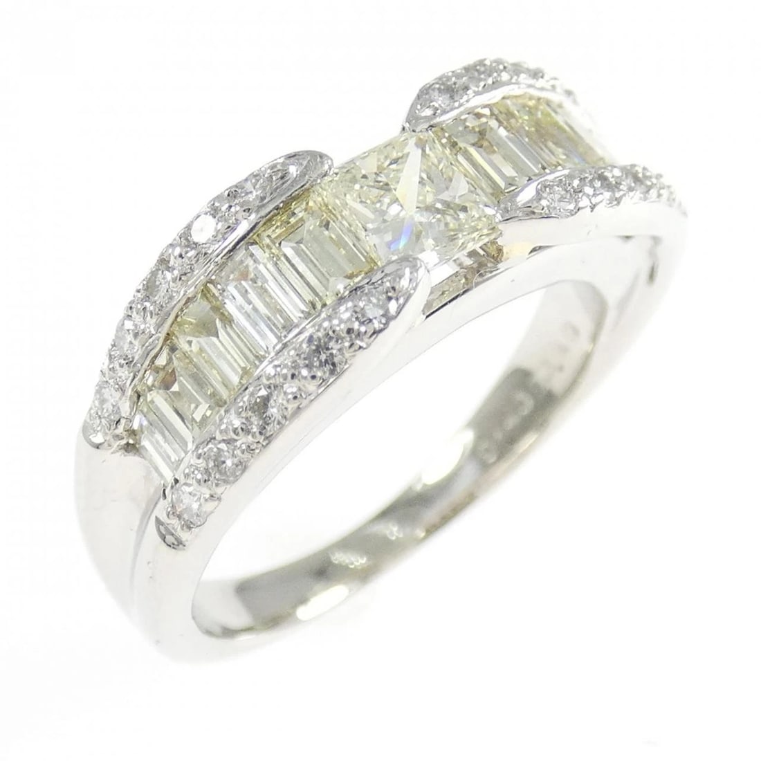 PT900 DIAMOND RING: PT900 Diamond Ring Brand: Unbranded Type/Style: Diamond Ring Material: Platinum900, Main Stone/Creation Natural Color: Platinum Size: US 5 1/2 Accessories: None Accessories Notice: When pu