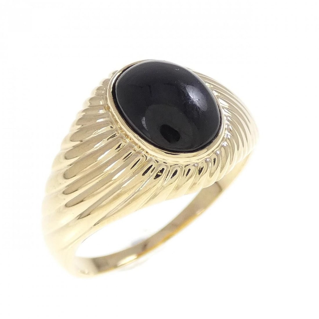 K18YG ONYX RING: K18YG Onyx Ring Brand: Unbranded Type/Style: Ring Material: 18K Yellow Gold, Main Stone/Creation Onyx Color: Yellow Gold Size: US 7-7.5 Accessories: None Accessories Notice: When purchasing pre-owned