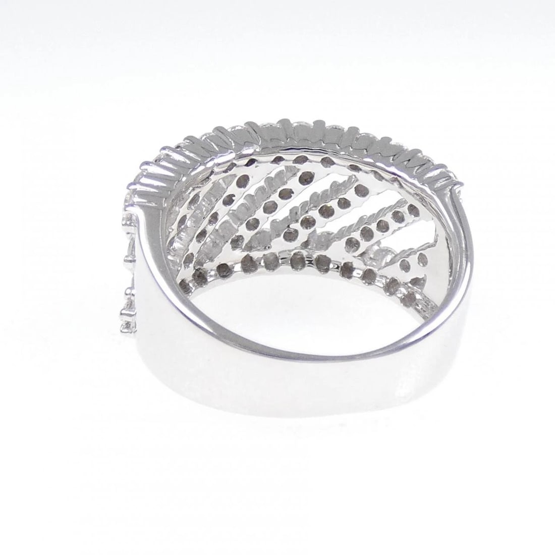 18K WHITE GOLD DIAMOND RING - 3