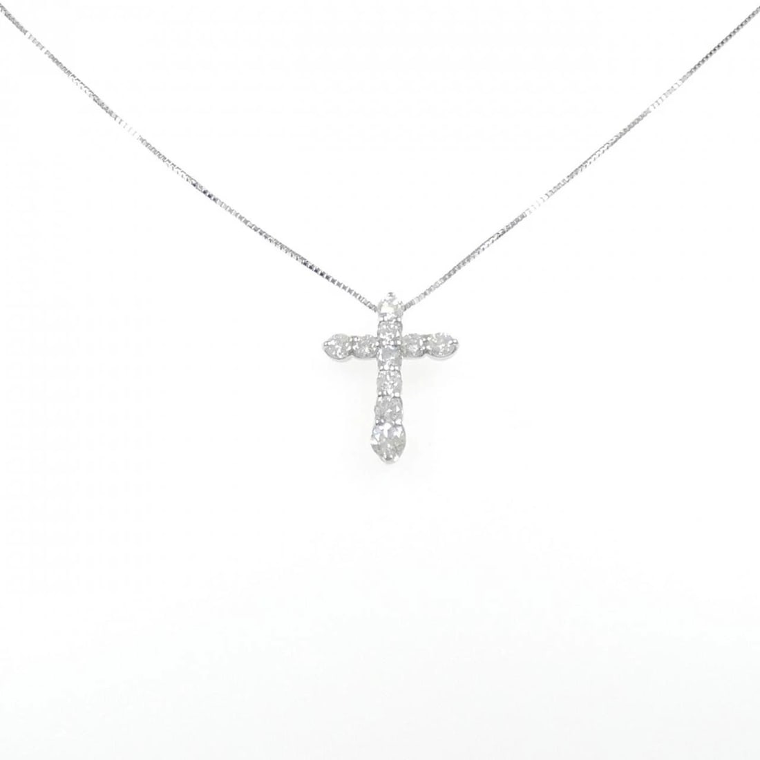 PT900/PT850 CROSS DIAMOND NECKLACE: PT900/PT850 Cross Diamond Necklace Brand: Unbranded Type/Style: Diamond Necklace Material: PT900/PT850, Main Stone/Creation NATURAL Color: Silver Size: 45CM Actual Size Pendant length approx. x width 