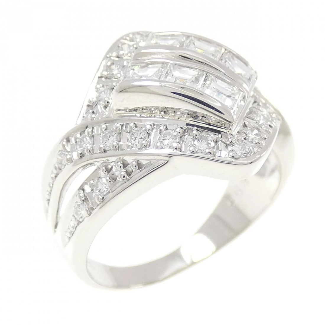PT900 DIAMOND RING: PT900 Diamond Ring Brand: Unbranded Type/Style: Diamond Ring Material: PT900, Main Stone/Creation NATURAL Color: Silver Size: US 6 1/2 Accessories: None Accessories Notice: When purchasing