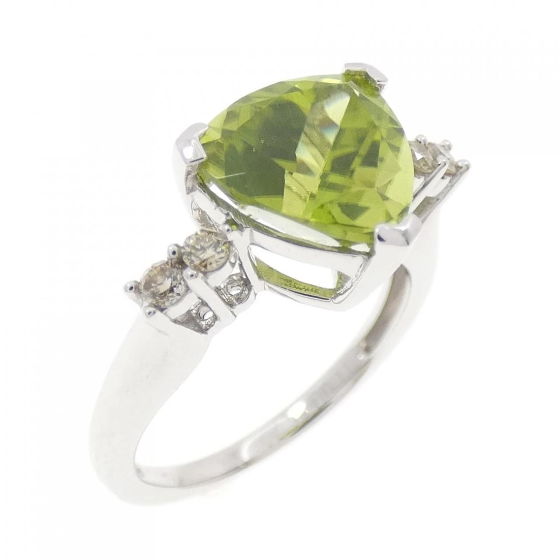 K18WG PERIDOT RING: K18WG Peridot Ring Brand: Unbranded Type/Style: peridot ring Material: K18WG, Main Stone/Creation PERIDOT Secondary Stone Diamond Color: WHITE GOLD Size: US 5 1/4 Accessories: None Accessories