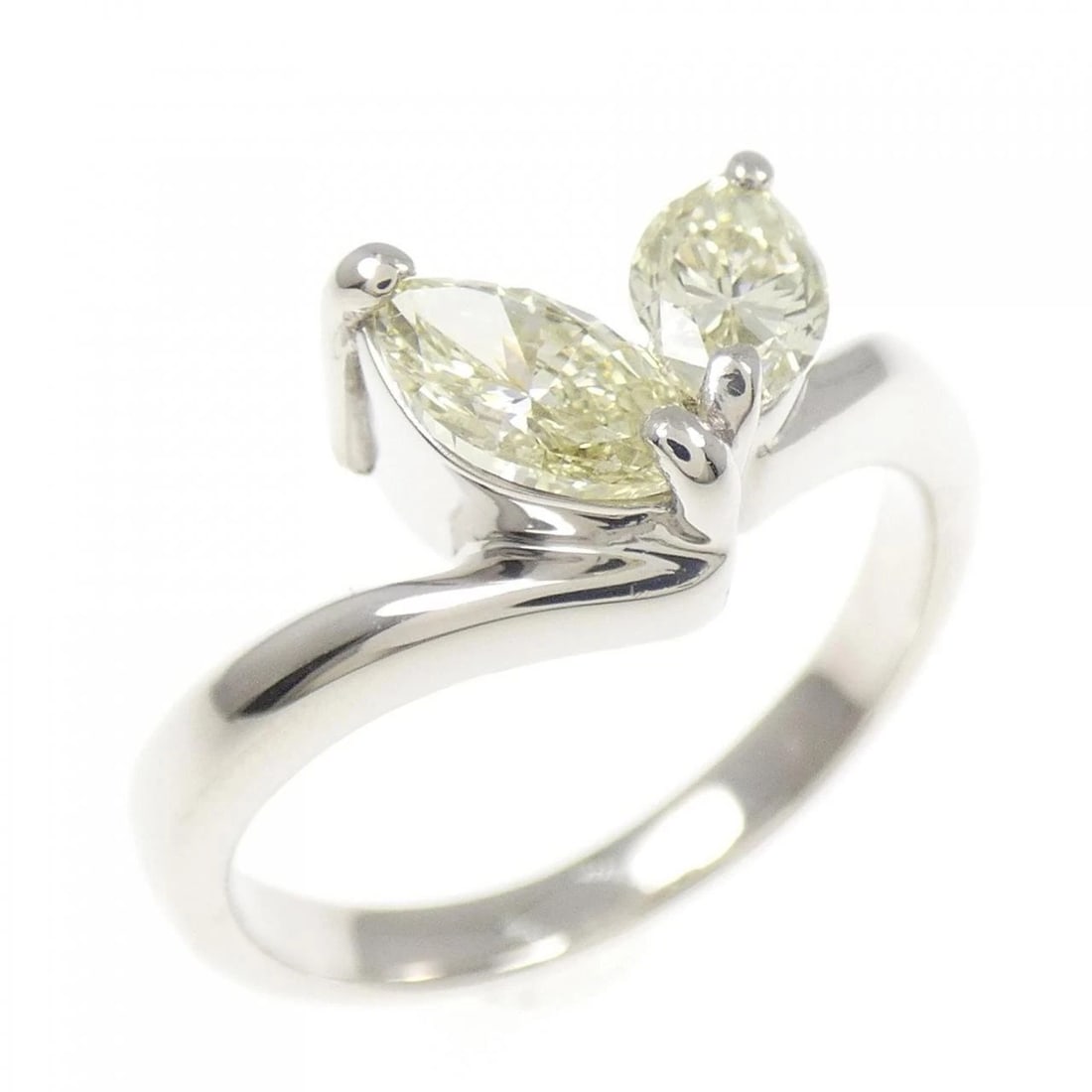 PT900 DIAMOND RING: PT900 Diamond Ring Brand: Unbranded Type/Style: Diamond Ring Material: PT900, Main Stone/Creation NATURAL Color: Silver Size: US 6 1/4 Accessories: None Accessories Notice: When purchasing pre-owned