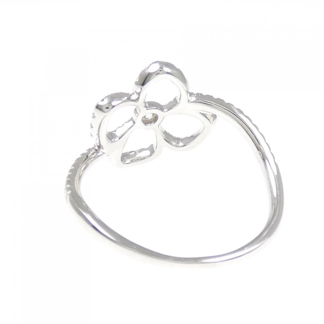 750WG FLOWER DIAMOND RING - 3