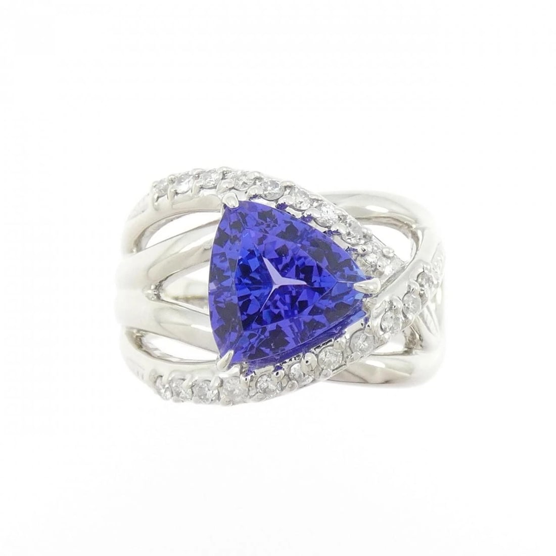 PT900 TANZANITE RING: PT900 Tanzanite Ring Brand: Unbranded Type/Style: Tanzanite Ring Material: PT900, Main Stone/Creation TanzaniteSecondaryStoneDiamond Color: Silver Size: US 6 1/4 Accessories: None Accessor
