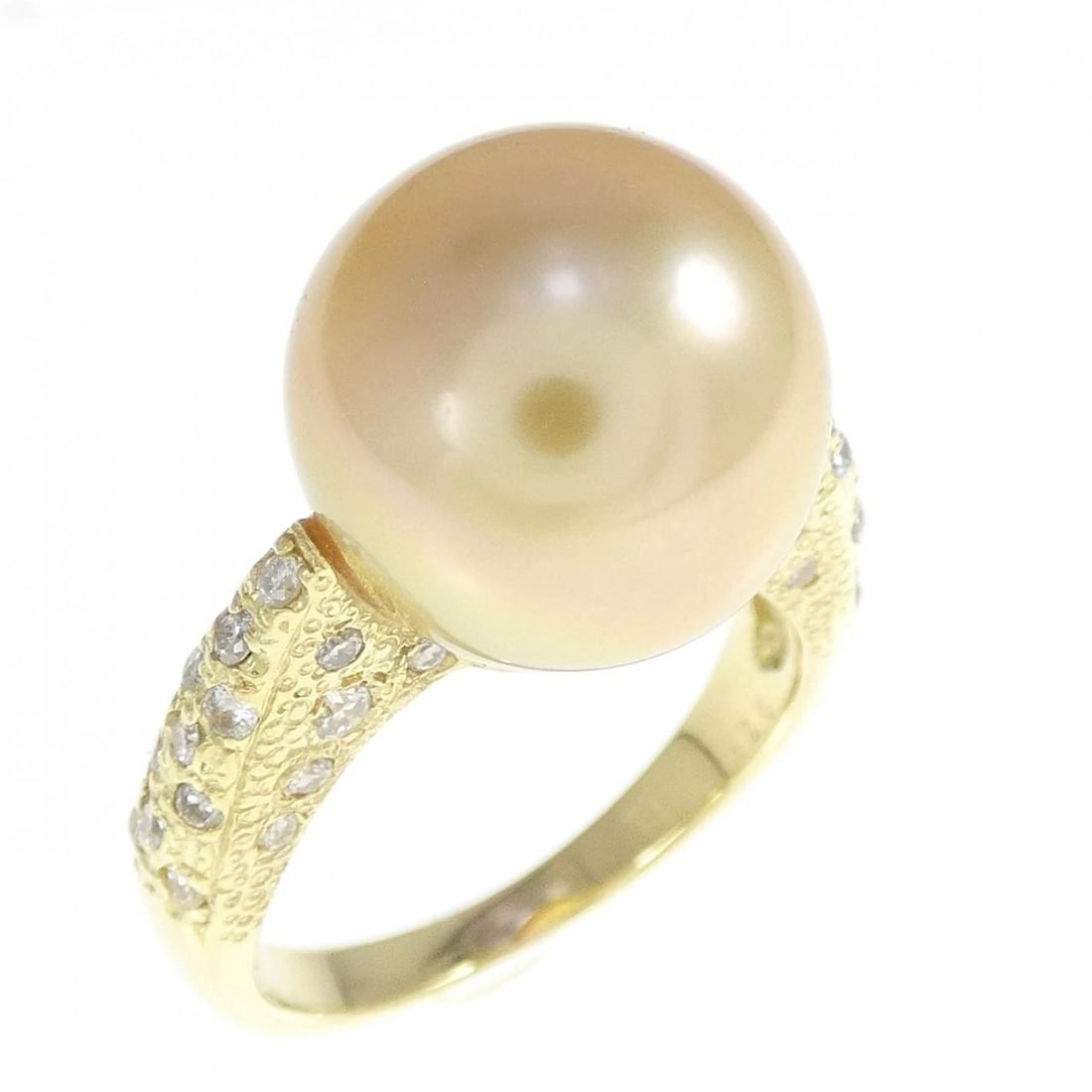18K YELLOW GOLD WHITE BUTTERFLY PEARL RING: 18K Yellow Gold White Butterfly Pearl Ring Brand: Unbranded Type/Style: White Butterfly Pearl Ring Material: K18YG, Main Stone/Creation White Butterfly PearlSecondary Stone Diamond Color: Yellow Gold