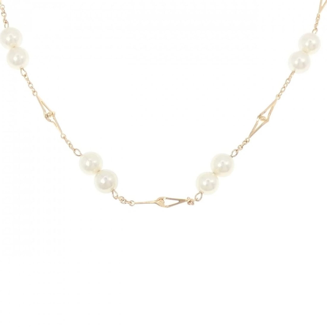 K18YG AKOYA PEARL NECKLACE: K18YG Akoya Pearl Necklace Brand: Unbranded Type/Style: Akoya Pearl Necklace Material: 18K Yellow Gold, Main Stone/Creation Akoya Pearl Color: Yellow Gold Size: Actual Size Max width approx.: 5.9mm