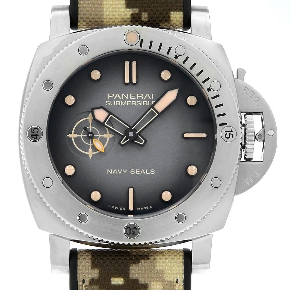 PANERAI SUBMERSIBLE QUARANTA QUATTRO WATCH: PANERAI Submersible Quaranta Quattro Watch Brand: PANERAI Type/Style: Wrist watch Material: Case Material Stainless Steel Belt Material textile Color: Dial Color Black Size: Case:W44mm Accessories: