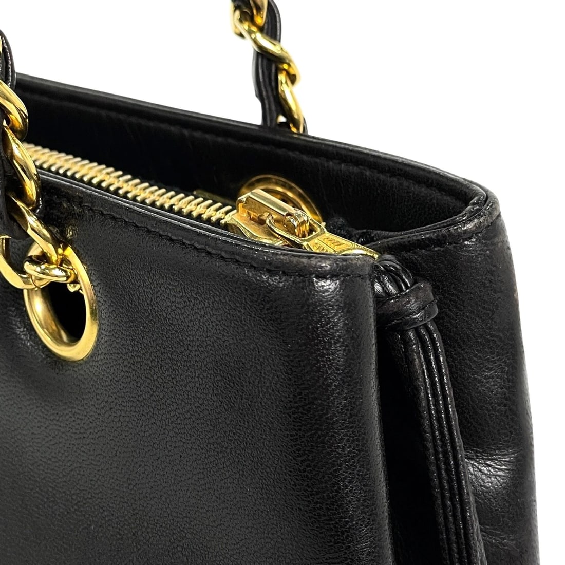 CHANEL (INTERLOCKING) CC LOGO CHAIN TOTE BAG - 8