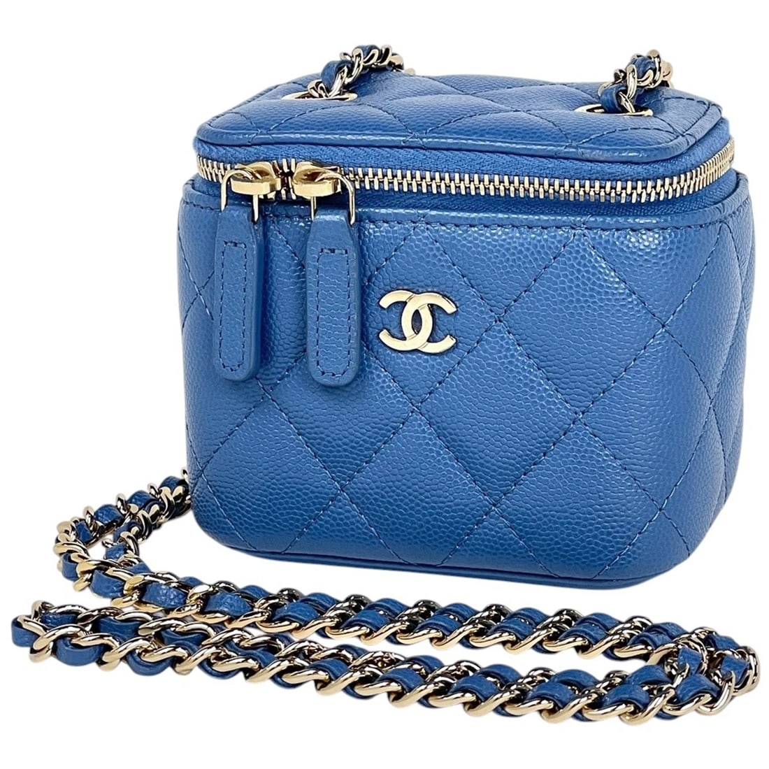 CHANEL (INTERLOCKING) CC LOGO CHAIN SHOULDER BAG: CHANEL (Interlocking) CC logo Chain Shoulder Bag Brand: CHANEL Type/Style: Shoulder Bag Material: Caviar skin Color: Blue Size: Width 10cm(3.9") Height 9cm(3.5") Depth 7cm(2.8") Accessories: None