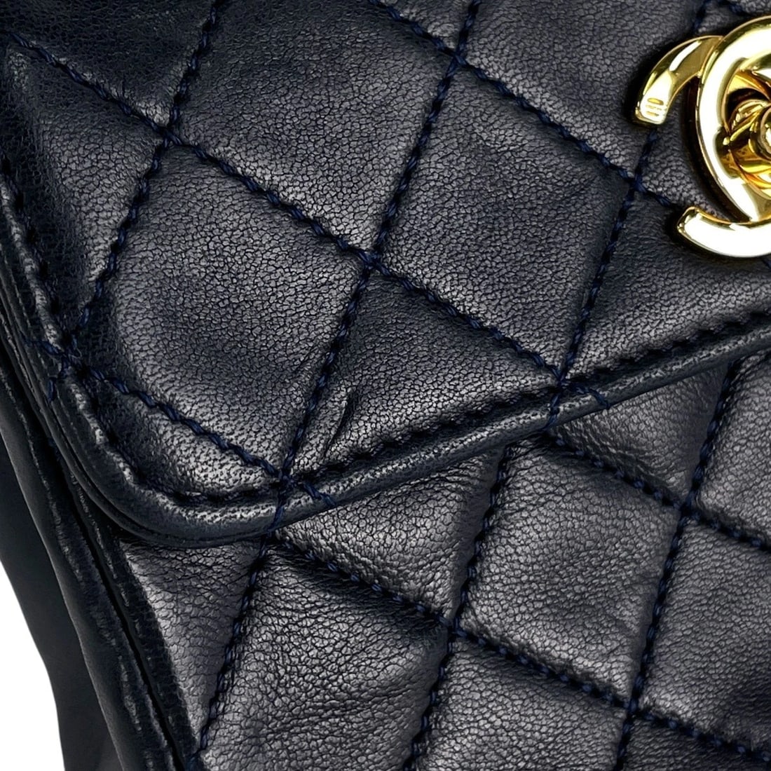 CHANEL (INTERLOCKING) CC LOGO CHAIN SHOULDER BAG - 7