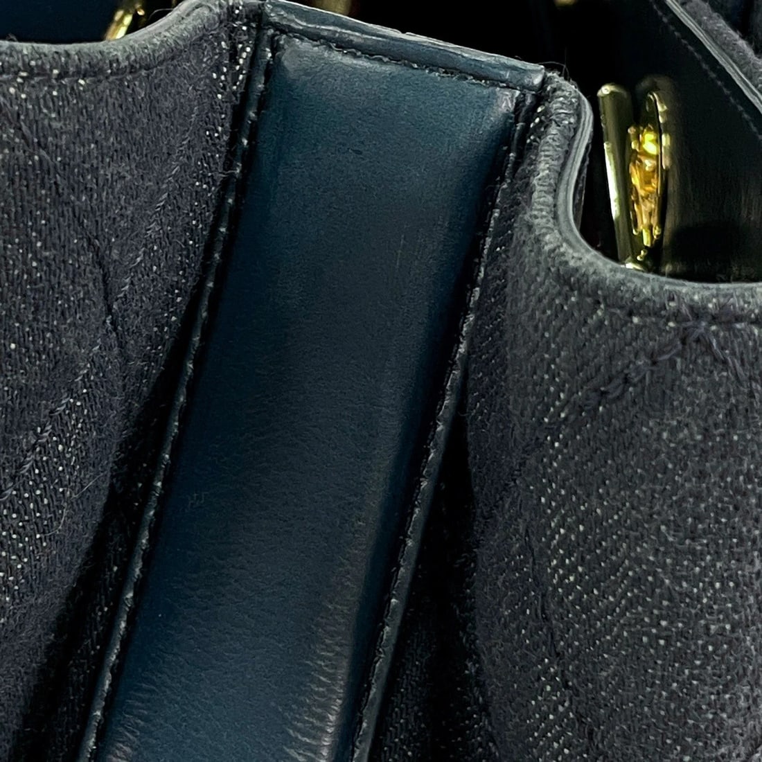 CHANEL (INTERLOCKING) CC LOGO CHAIN SHOULDER BAG - 7