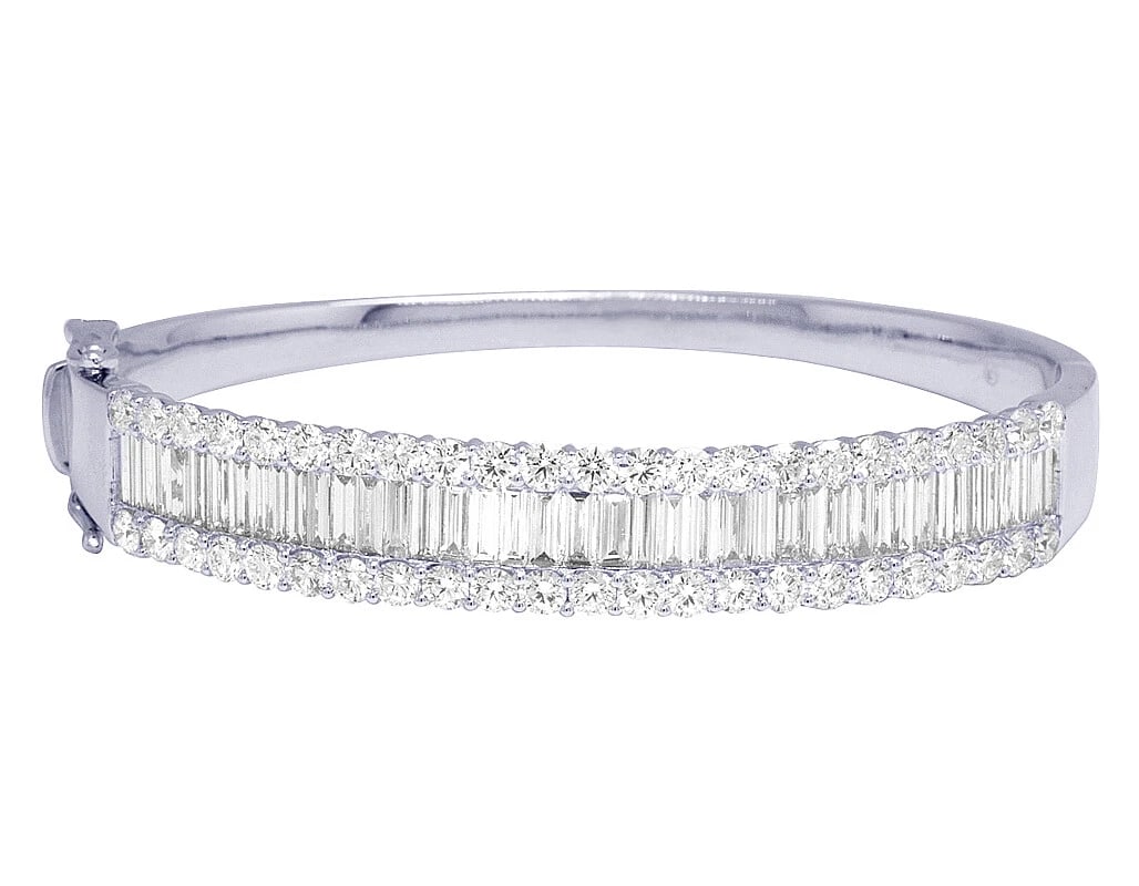 TRIPLE ROW BAGUETTE DIAMOND DESIGNER BANGLE BRACELET: Triple Row Baguette Diamond Designer Bangle Bracelet Brand: none Type/Style: Bracelet Material: 14k, White Gold, Main Stone/Creation White Color: Natural Size: Dimension 11MM 6.5" Accessories: Non