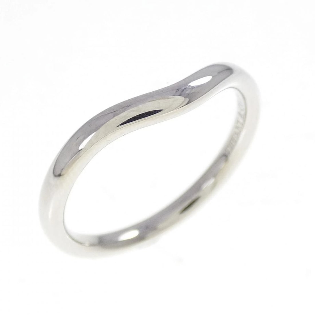 TIFFANY&CO. CURVED RING: TIFFANY&Co. Curved Ring Brand: TIFFANY&Co. Type/Style: Ring Material: Platinum950, Color: none Size: US5.5 Accessories: None Accessories Notice: When purchasing pre-owned goods, please refer to the
