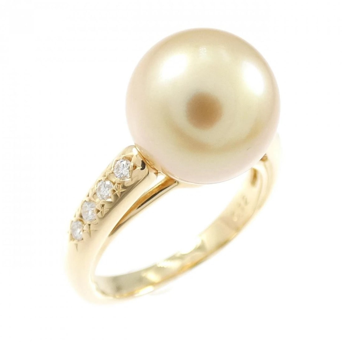 TASAKI WHITE BUTTERFLY PEARL RING: Tasaki White Butterfly Pearl Ring Brand: TASAKI Type/Style: Ring Material: K18 yellow gold, Main Stone/Creation White Butterfly Pearl Secondary Stone Natural Color: yellow gold Size: US6 Accessories: