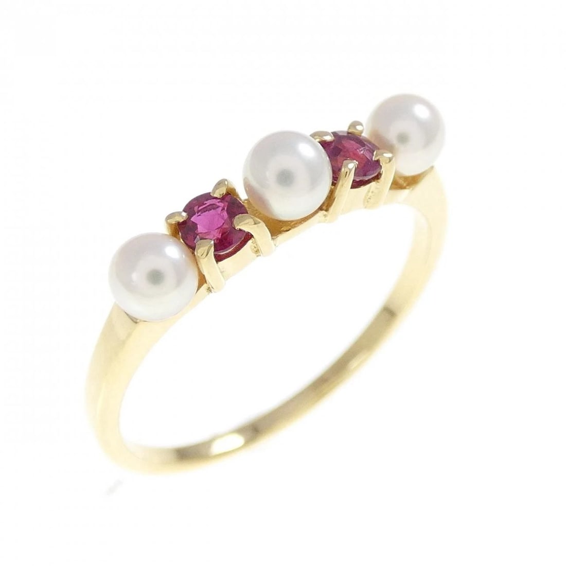MIKIMOTO AKOYA PEARL RING: Mikimoto Akoya Pearl Ring Brand: MIKIMOTO Type/Style: Ring Material: K18 yellow gold, Color: Yellow Gold Size: US6 1/4 Accessories: None Accessories Notice: When purchasing pre-owned goods, please