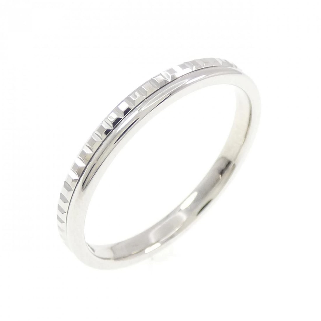 BOUCHERON QUATRE RADIANT RING: Boucheron Quatre Radiant Ring Brand: Boucheron Type/Style: Boucheron Ring Material: Platinum950, Color: none Size: US8 1/2(58) Accessories: None Accessories Notice: When purchasing pre-owned goods,