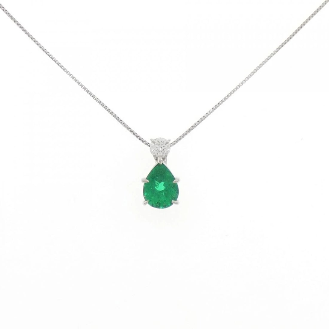 PT900/PT850 EMERALD NECKLACE: PT900/PT850 Emerald Necklace Brand: Unbranded Type/Style: Emerald Necklace Material: PT900/PT850, Main Stone/Creation Emerald Secondary Stone Diamond Color: Silver Size: Actual Size Pendant length