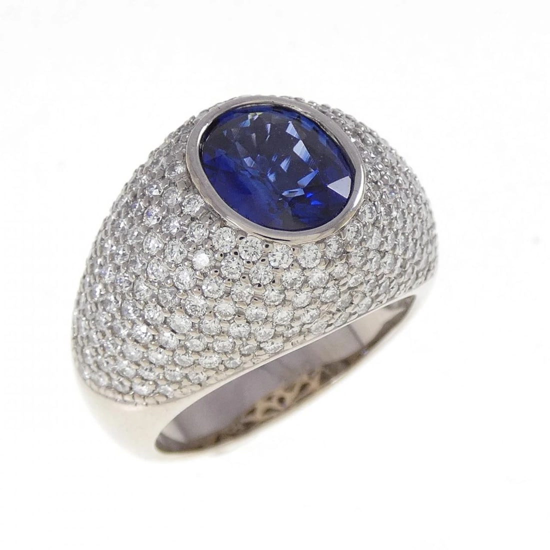 750WG SAPPHIRE RING: 750WG Sapphire Ring Brand: Unbranded Type/Style: Sapphire Ring Material: 750WG, Main Stone/Creation SapphireSecondary Stone Diamond Color: White Gold Size: US 6 3/4 Accessories: None Acces