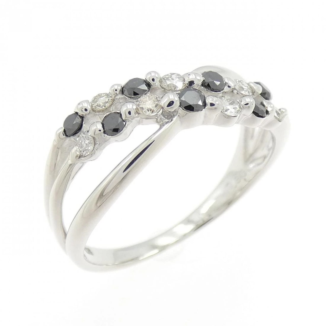 K18WG DIAMOND RING: K18WG Diamond Ring Brand: Unbranded Type/Style: Diamond Ring Material: K18WG, Main Stone/Creation NATURAL Color: White Gold Size: US 6 Accessories: None Accessories Notice: When purchasing pre-owned