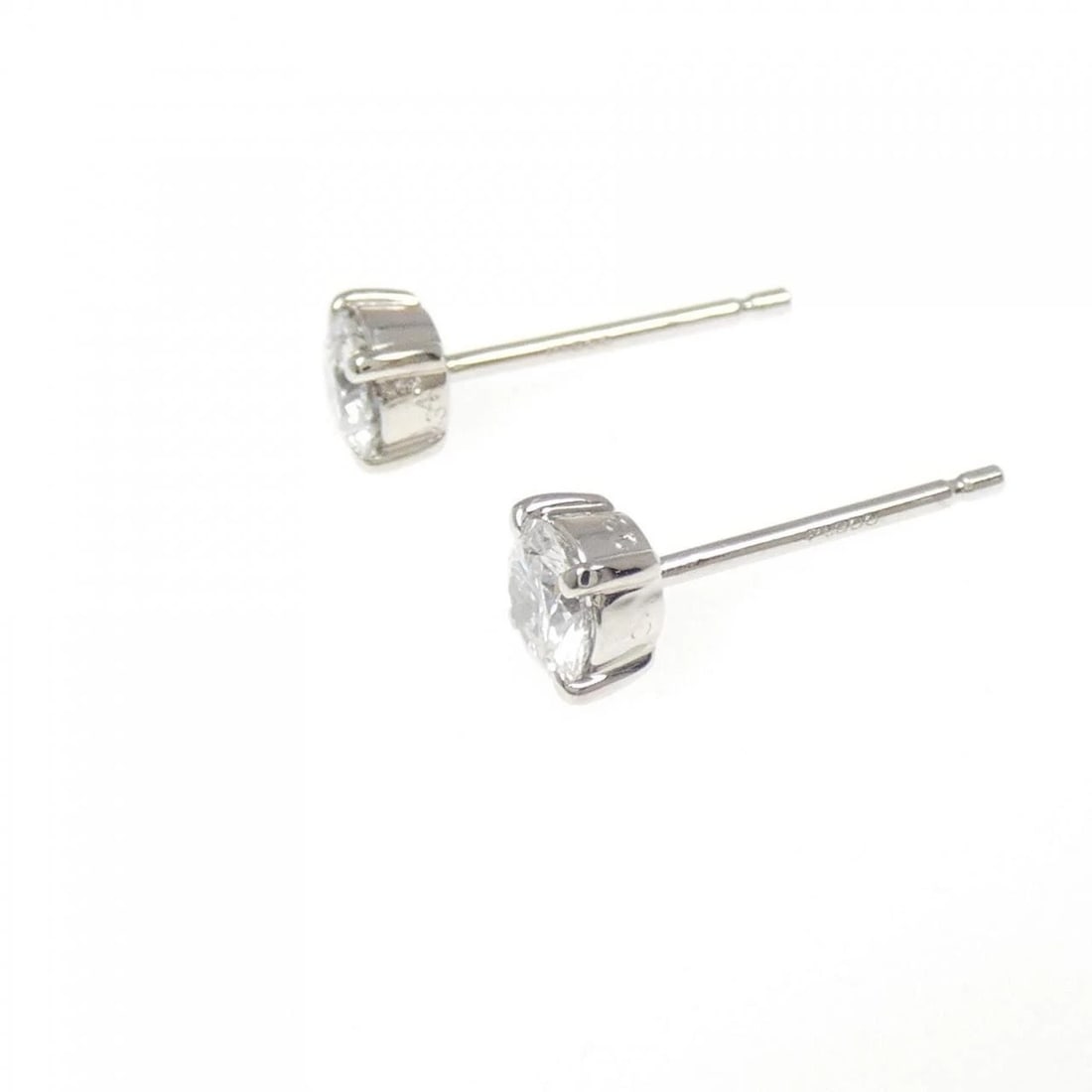 PT900 SOLITAIRE DIAMOND PIERCE - 2