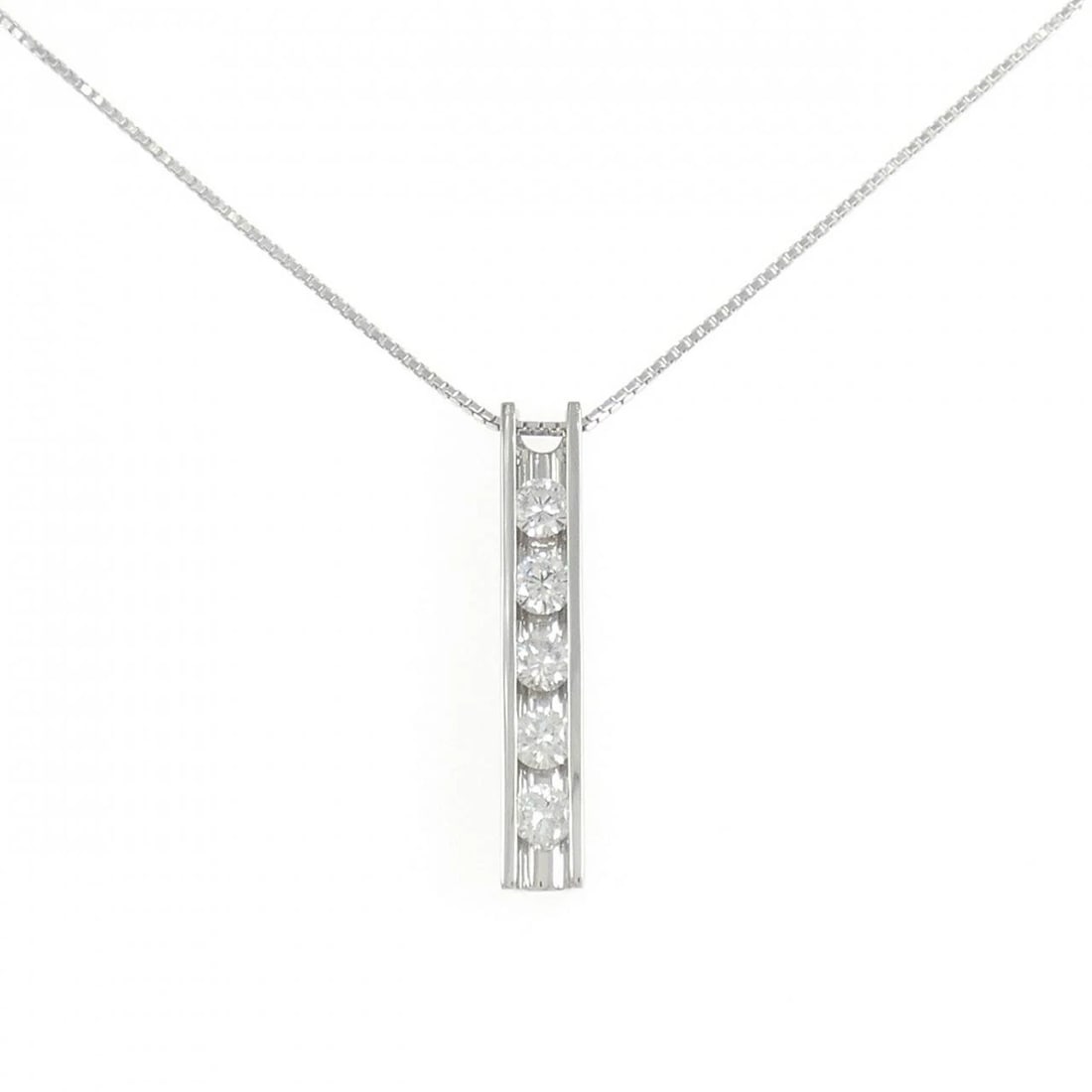 PT900/PT850 DIAMOND NECKLACE: PT900/PT850 Diamond Necklace Brand: Unbranded Type/Style: Diamond Necklace Material: PT900/PT850, Main Stone/Creation Natural Color: SILVER Size: 45CM Actual Size Pendant length approx. x width